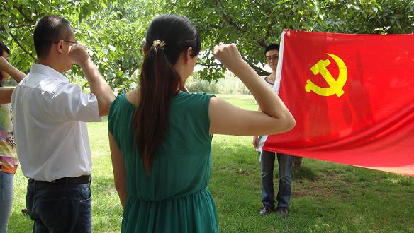  怀念革命先烈   重温入党誓词——必赢3003no1线路检测中心举行党日活动